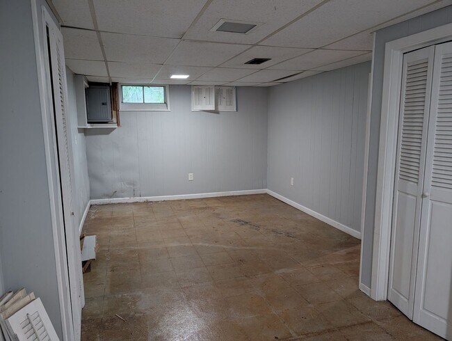 Building Photo - 8983 Highland Dr
