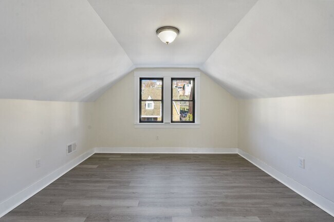 Building Photo - 111 Kaplan Ave