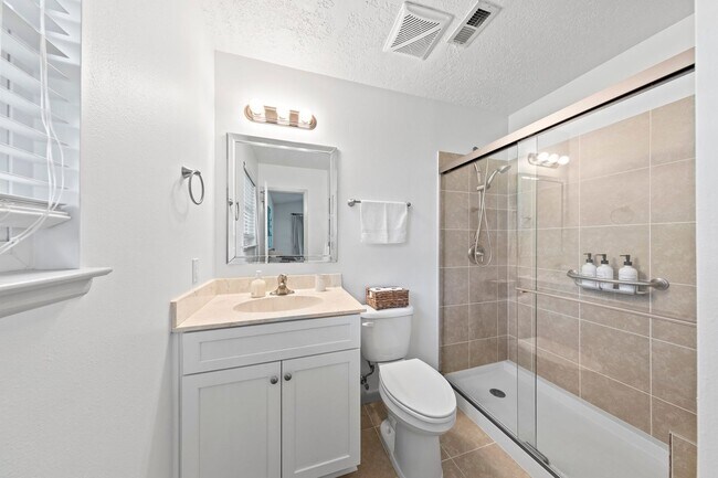 Building Photo - 3 Bedroom in the Heart of Niceville!