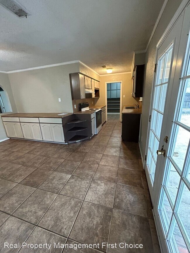 Building Photo - 3 br, 1 bath House - 905 W Denver