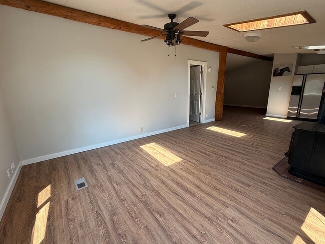 Building Photo - Newly Remodeled 3 Bedroom Home