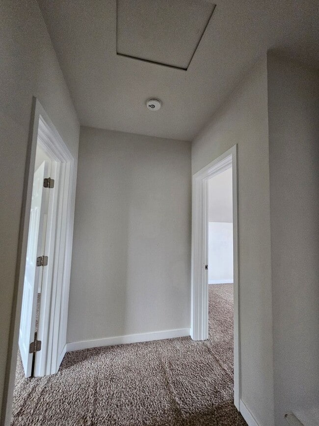 Building Photo - Serene 4 bedroom farmhouse in a quiet coun...
