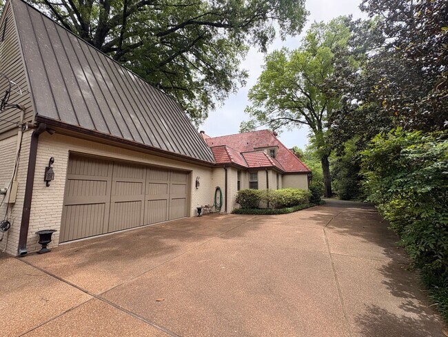Building Photo - One Of Kind Home In Hedgemore Acres Subdivision! Gated! Landscaping Included! Over 5,000 Sq Ft! M...