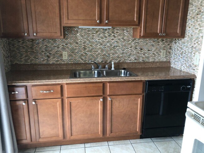 Building Photo - 217 Acorn Dr