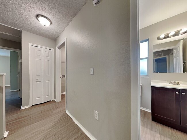 Building Photo - 774 Burlwood St