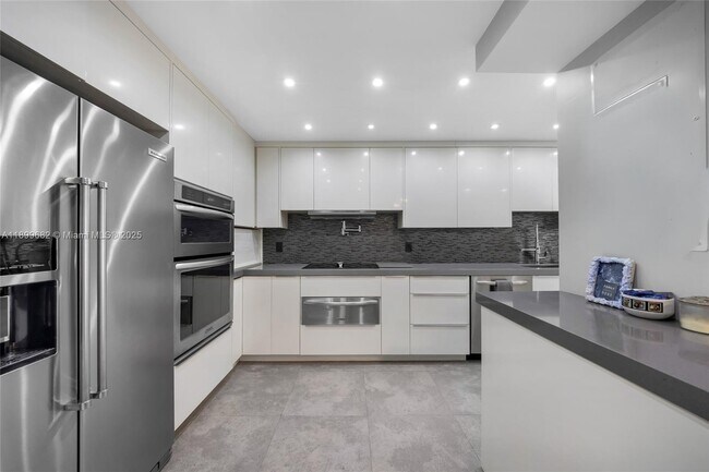 Building Photo - 9801 Collins Ave