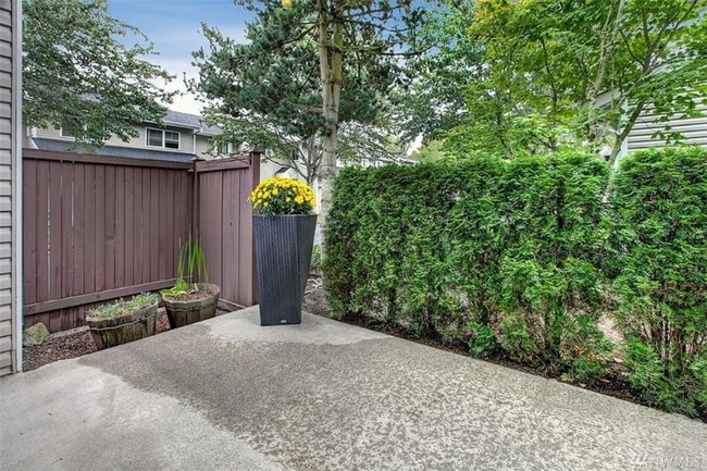 Building Photo - 459 Queen Ave NE