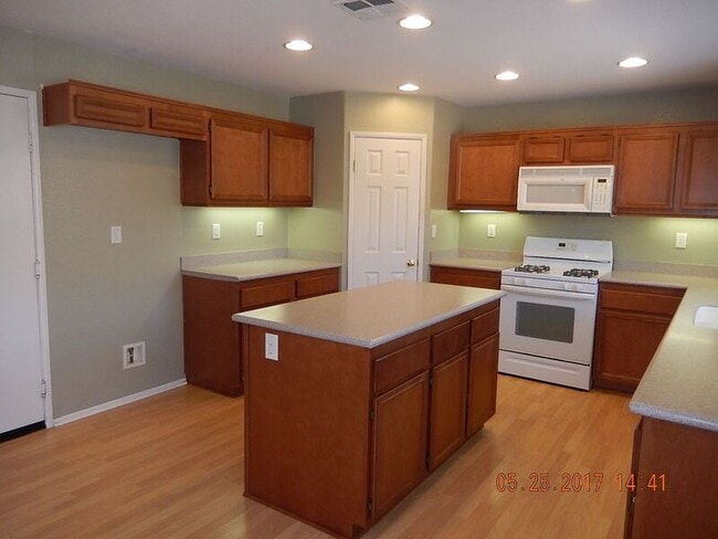 Building Photo - 37965 Encanto Rd