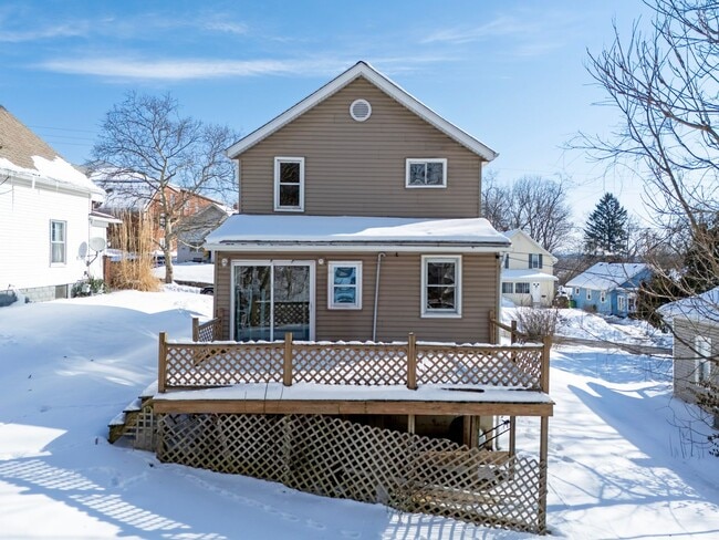 Building Photo - Two bedroom, single-family home