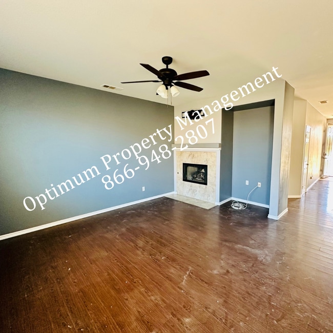 Building Photo - Modern Elegance and Comfort!