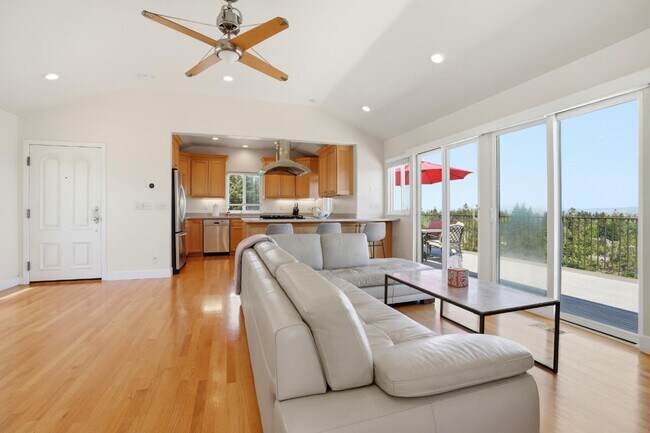 Building Photo - 531 Upland Rd