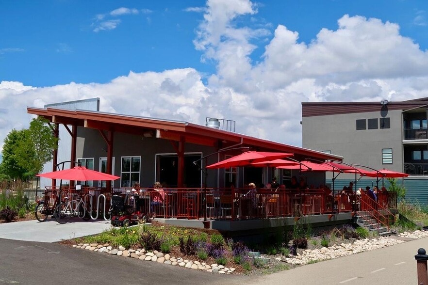 SandBar - 211 E 33rd St