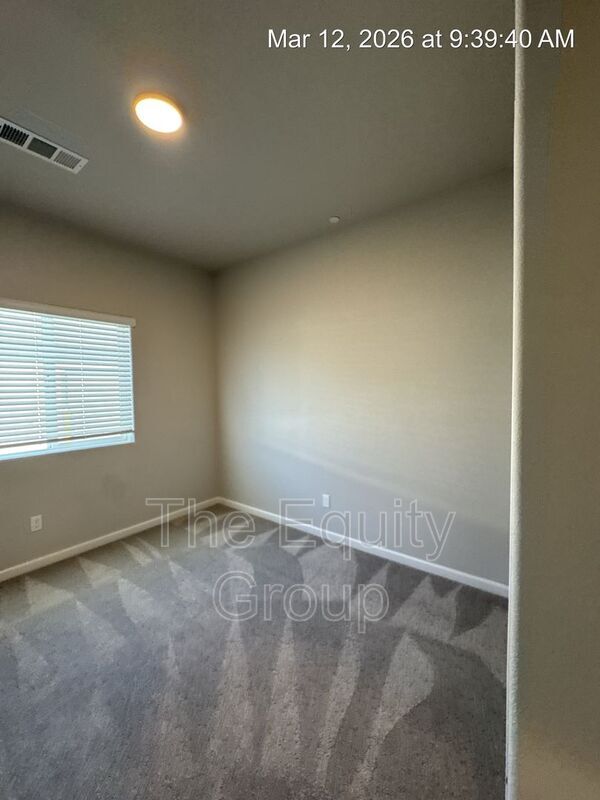 Building Photo - 518 S Summit St