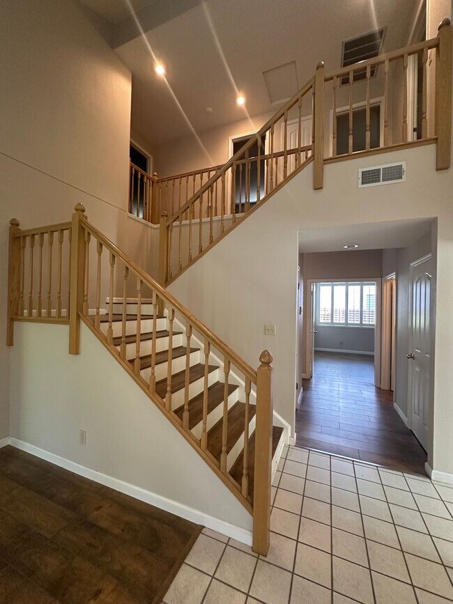 Building Photo - 4 BR/3BA Home in Laurel Creek with Park-Li...