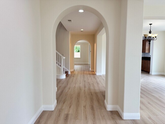 Building Photo - Spacious 6-Bedroom Estate in the Heart of Eastvale