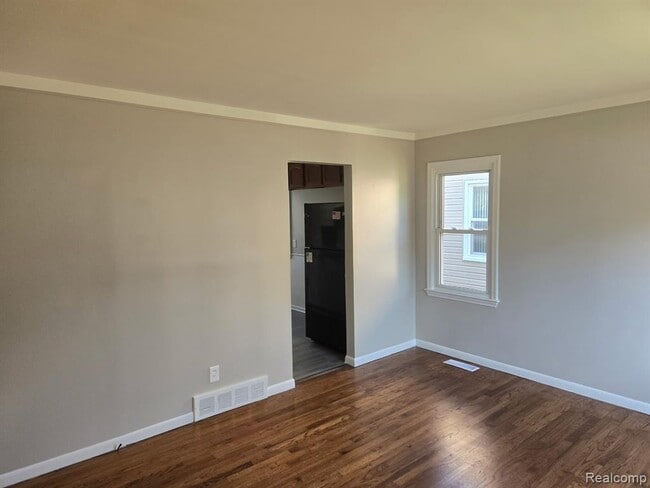 Building Photo - 108 W Kalama Ave