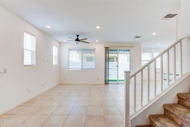 Building Photo - 9902 E Tamery Ave