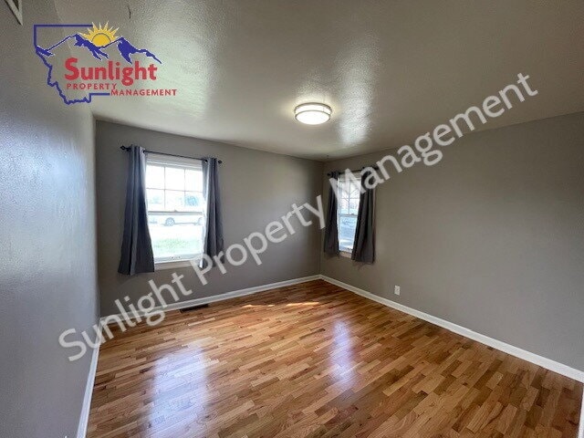 Building Photo - "Charming 2-Bed Home with Gleaming Hardwood Floors in Billings, MT!"