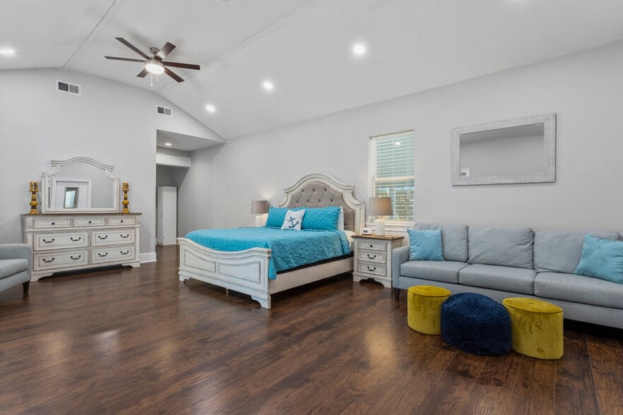 Building Photo - 134 Lee St