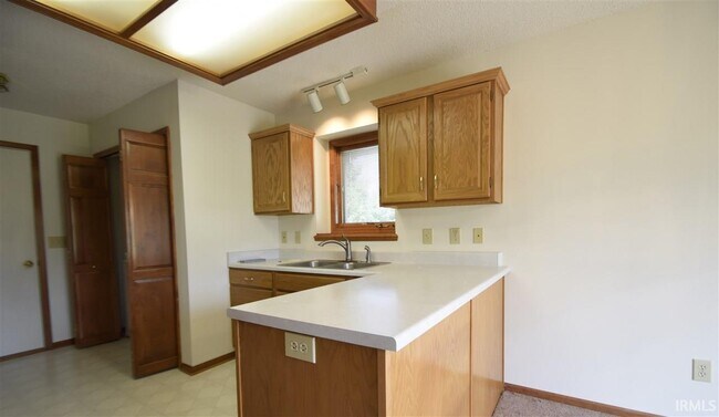 Building Photo - 7455 Montclair Dr