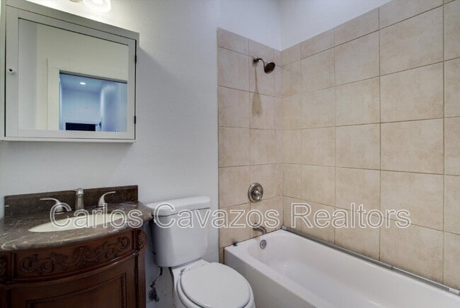 Building Photo - 5513 Victor St