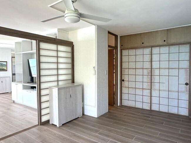 Building Photo - Gold Coast, Tropic Seas - 2BR/2BA/Street Parking Only