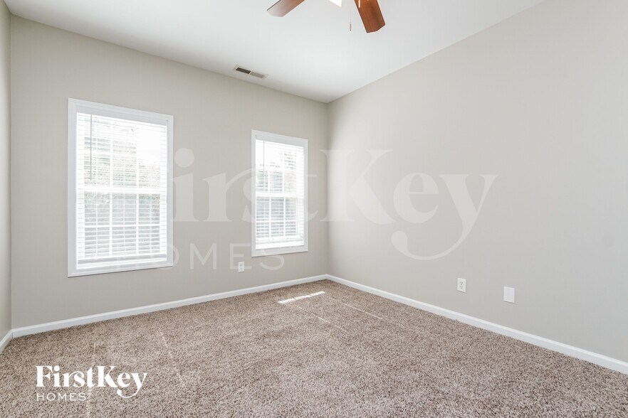 Building Photo - 925 Troubadour Ln