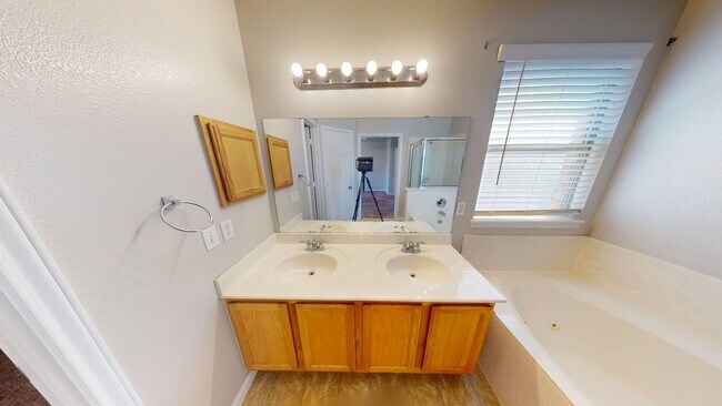 Building Photo - 601 Cattail Cir