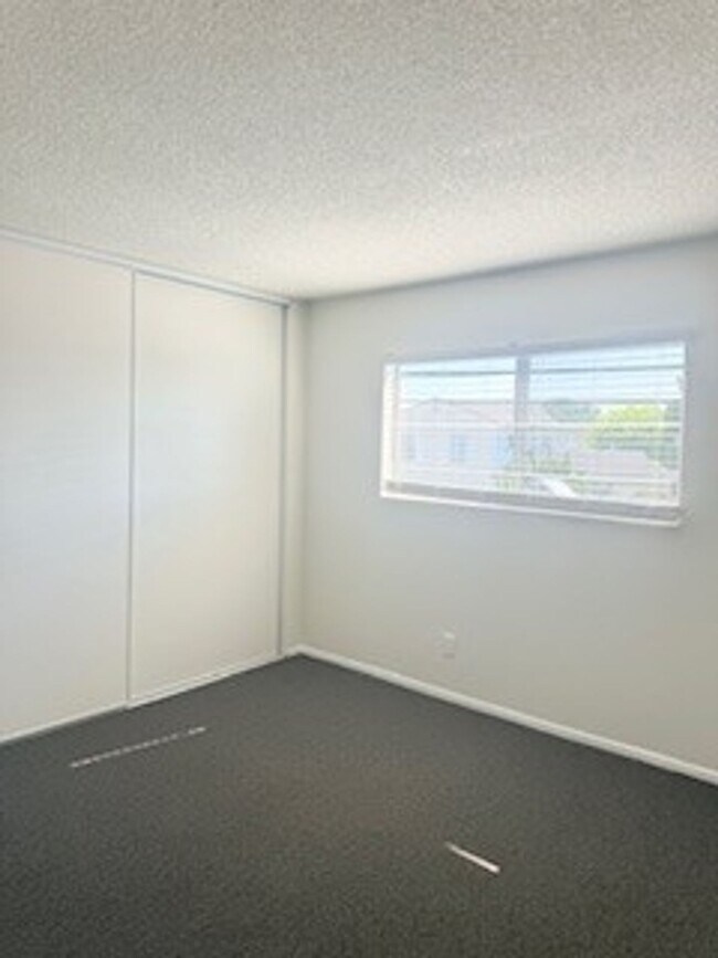 Building Photo - MOVE IN SPECIAL!!! $1,797 FOR THE FIRST FO...