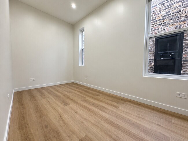 Building Photo - 1721 W Pierce Ave