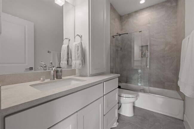 Building Photo - 4720 Rockcliff Rd