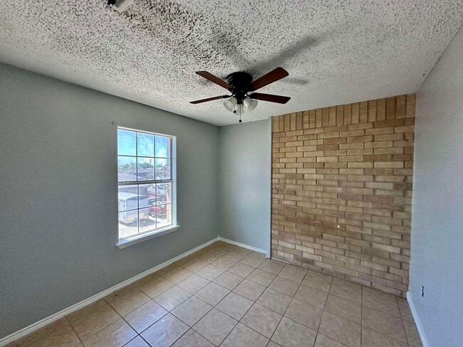 Building Photo - 311 Soria Dr