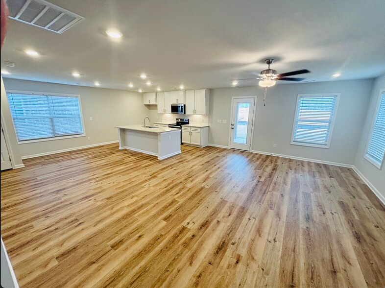 Building Photo - 27935 Chalmers Cir