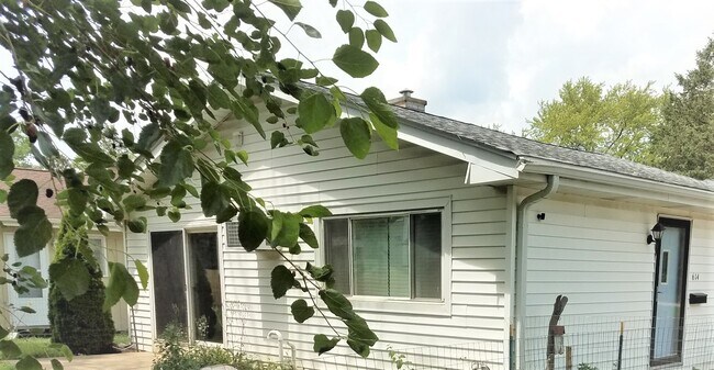 Building Photo - 614 St Johns Rd