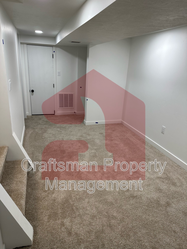 Building Photo - 2697 Glenmare St