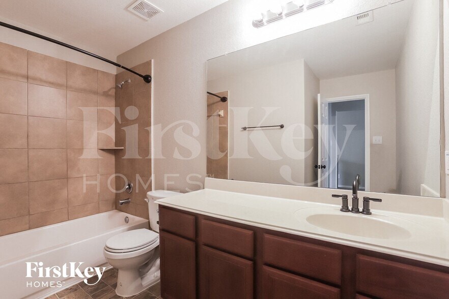 Building Photo - 2718 Briar Breeze Dr