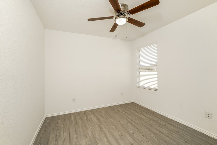 Building Photo - 1221 White Willow