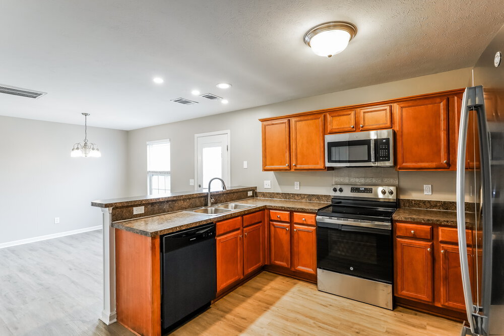 Building Photo - 221 Quiet Ln