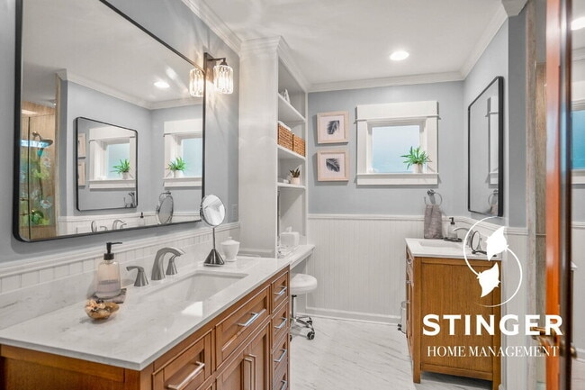 Building Photo - 1808 Lenora Dr