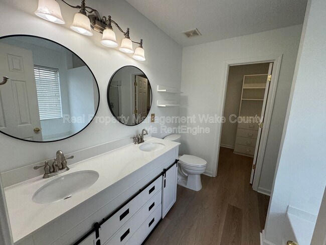 Building Photo - 2 Bellmore Ct