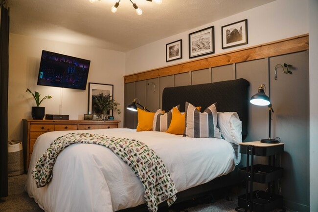 Building Photo - 1155 Ash St