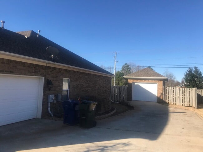 Building Photo - 113 Commonwealth Ct