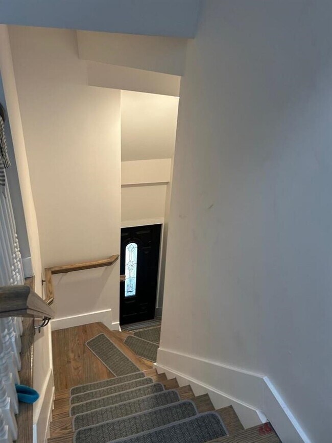 Building Photo - 132 Hopkins Ave