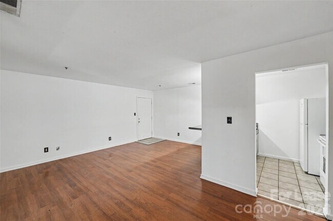 Building Photo - 9535 University Terrace Dr