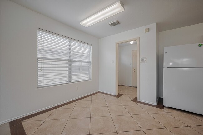Building Photo - 6814 Shallow River Ct