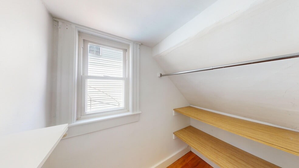 Building Photo - 52 Linwood St