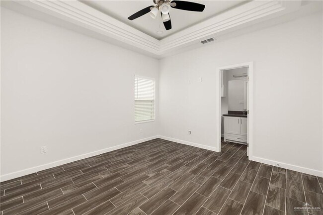 Building Photo - 1322 Beverly Ave