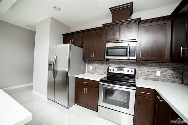Building Photo - 11 L S St