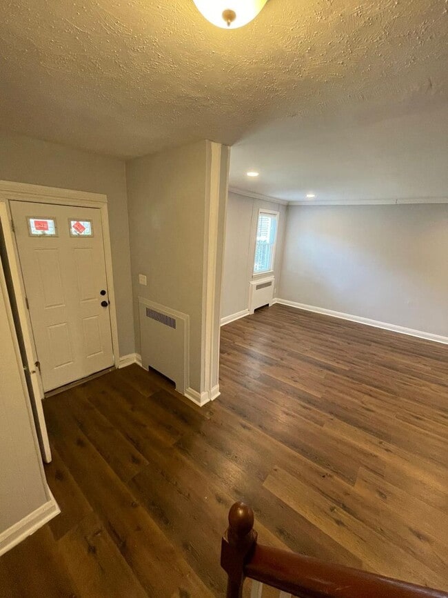 Building Photo - 3840 Dolfield Ave