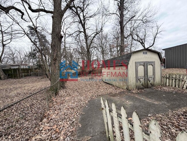 Building Photo - One Bedroom House | Now Available